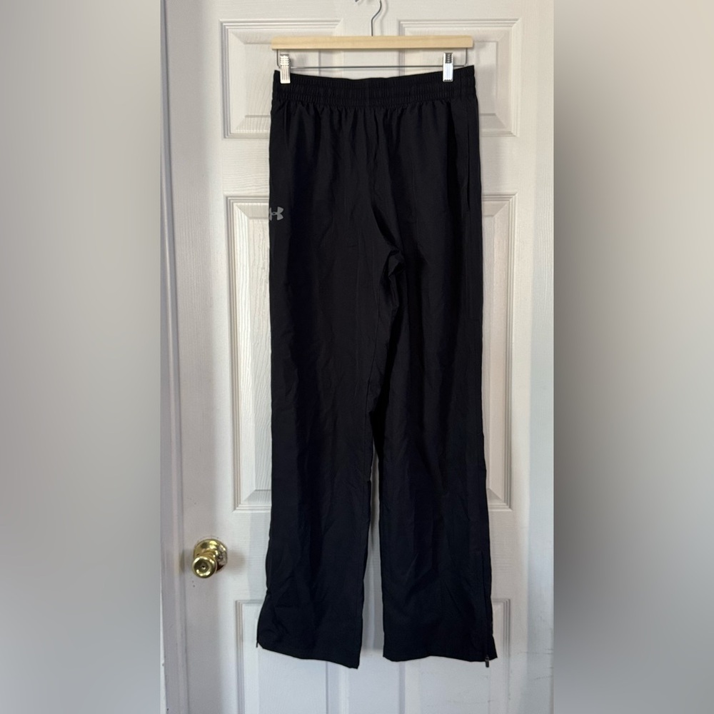 Under Armour Track Pants Size M HeatGear Loose Net Lined Black Zip Ankles NWT